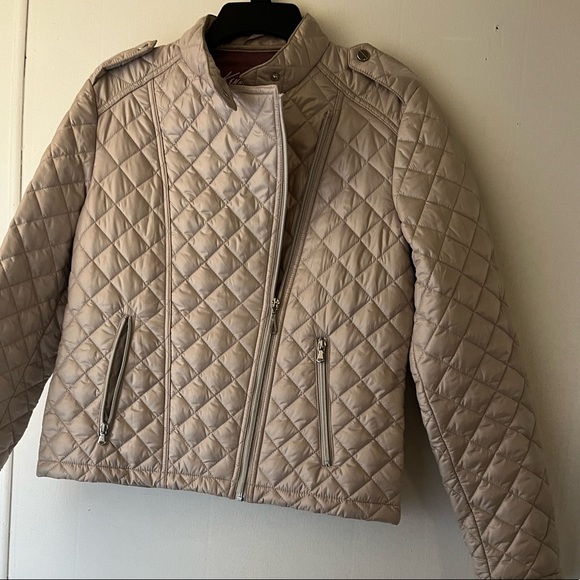 Kenneth Cole New York Women’s Cream Ruched Zippered Jacket Size Medium - Picture 10 of 13